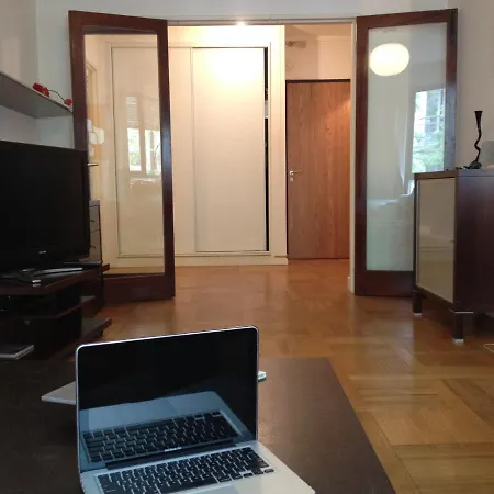 Appartamento The Atrium Minutes Walk Victor Hugo Eiffel Tower Arc Du Triumph Et Champs Elysee Luxury 62 Renovated Videosurveillance Master Bedroom Living Area Dinning Bathroom Separated Toilet Spacious Sleeps Six Design Functional Furniture Equipment Parigi