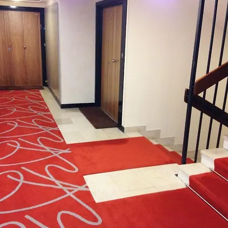 The Atrium Minutes Walk Victor Hugo Eiffel Tower Arc Du Triumph Et Champs Elysee Luxury 62 Renovated Videosurveillance Master Bedroom Living Area Dinning Bathroom Separated Toilet Spacious Sleeps Six Design Functional Furniture Equipment