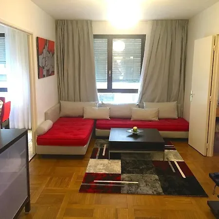The Atrium: Luxe Parisian Retreat Near Eiffel Tower Apartment Paris