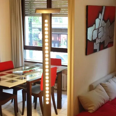 The Atrium Minutes Walk Victor Hugo Eiffel Tower Arc Du Triumph Et Champs Elysee Luxury 62 Renovated Videosurveillance Master Bedroom Living Area Dinning Bathroom Separated Toilet Spacious Sleeps Six Design Functional Furniture Equipment Appartamento