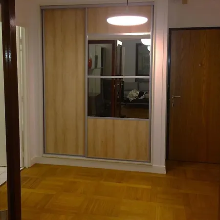 Appartamento The Atrium Minutes Walk Victor Hugo Eiffel Tower Arc Du Triumph Et Champs Elysee Luxury 62 Renovated Videosurveillance Master Bedroom Living Area Dinning Bathroom Separated Toilet Spacious Sleeps Six Design Functional Furniture Equipment Parigi