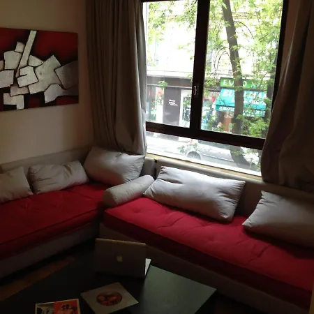 Appartamento The Atrium Minutes Walk Victor Hugo Eiffel Tower Arc Du Triumph Et Champs Elysee Luxury 62 Renovated Videosurveillance Master Bedroom Living Area Dinning Bathroom Separated Toilet Spacious Sleeps Six Design Functional Furniture Equipment *