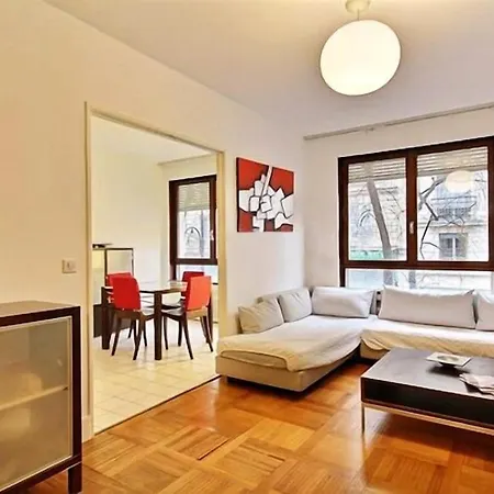 The Atrium Minutes Walk Victor Hugo Eiffel Tower Arc Du Triumph Et Champs Elysee Luxury 62 Renovated Videosurveillance Master Bedroom Living Area Dinning Bathroom Separated Toilet Spacious Sleeps Six Design Functional Furniture Equipment Appartamento *