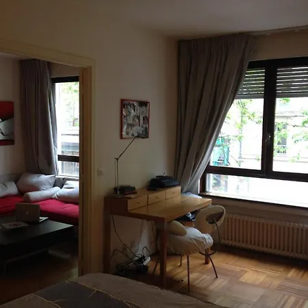 The Atrium Minutes Walk Victor Hugo Eiffel Tower Arc Du Triumph Et Champs Elysee Luxury 62 Renovated Videosurveillance Master Bedroom Living Area Dinning Bathroom Separated Toilet Spacious Sleeps Six Design Functional Furniture Equipment Parigi