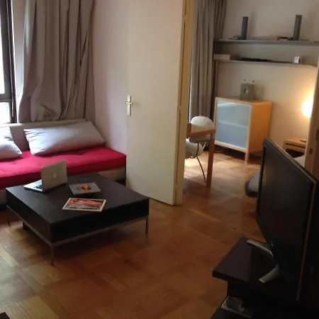 The Atrium Minutes Walk Victor Hugo Eiffel Tower Arc Du Triumph Et Champs Elysee Luxury 62 Renovated Videosurveillance Master Bedroom Living Area Dinning Bathroom Separated Toilet Spacious Sleeps Six Design Functional Furniture Equipment