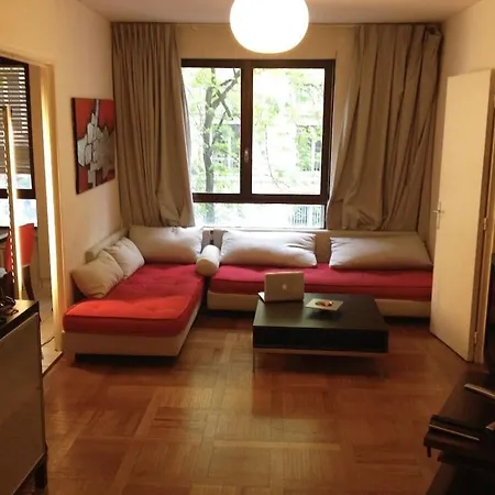 The Atrium Minutes Walk Victor Hugo Eiffel Tower Arc Du Triumph Et Champs Elysee Luxury 62 Renovated Videosurveillance Master Bedroom Living Area Dinning Bathroom Separated Toilet Spacious Sleeps Six Design Functional Furniture Equipment Appartamento
