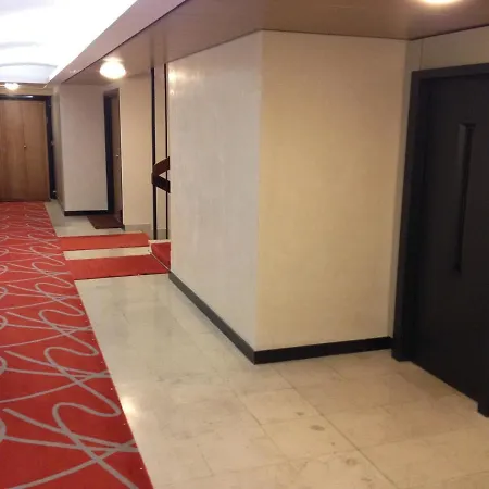 Appartamento The Atrium Minutes Walk Victor Hugo Eiffel Tower Arc Du Triumph Et Champs Elysee Luxury 62 Renovated Videosurveillance Master Bedroom Living Area Dinning Bathroom Separated Toilet Spacious Sleeps Six Design Functional Furniture Equipment *